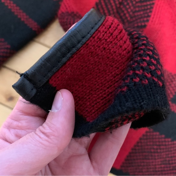 Papillon Plaid Cardigan - Picture 2 of 5